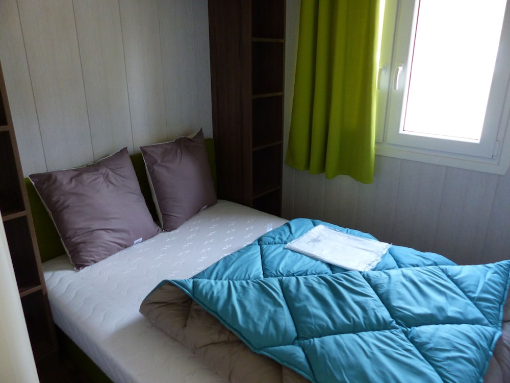 Mobile Home, 2 Bedrooms - Photo 11