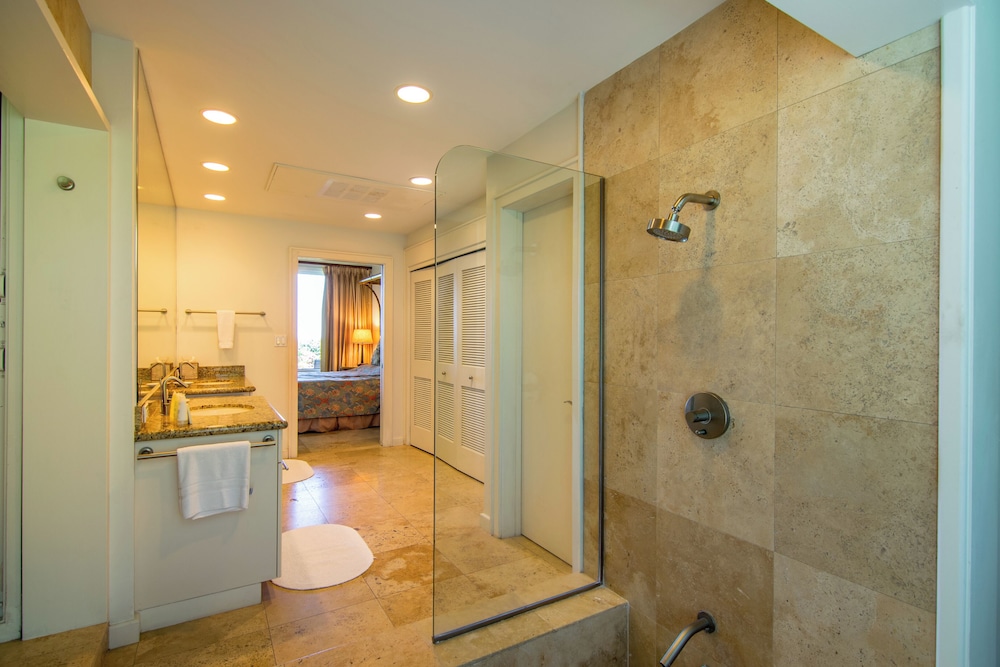 Villa, 2 Bedrooms, Oceanfront (Bay 29G2 Gold 2.5 Bath) photo 2