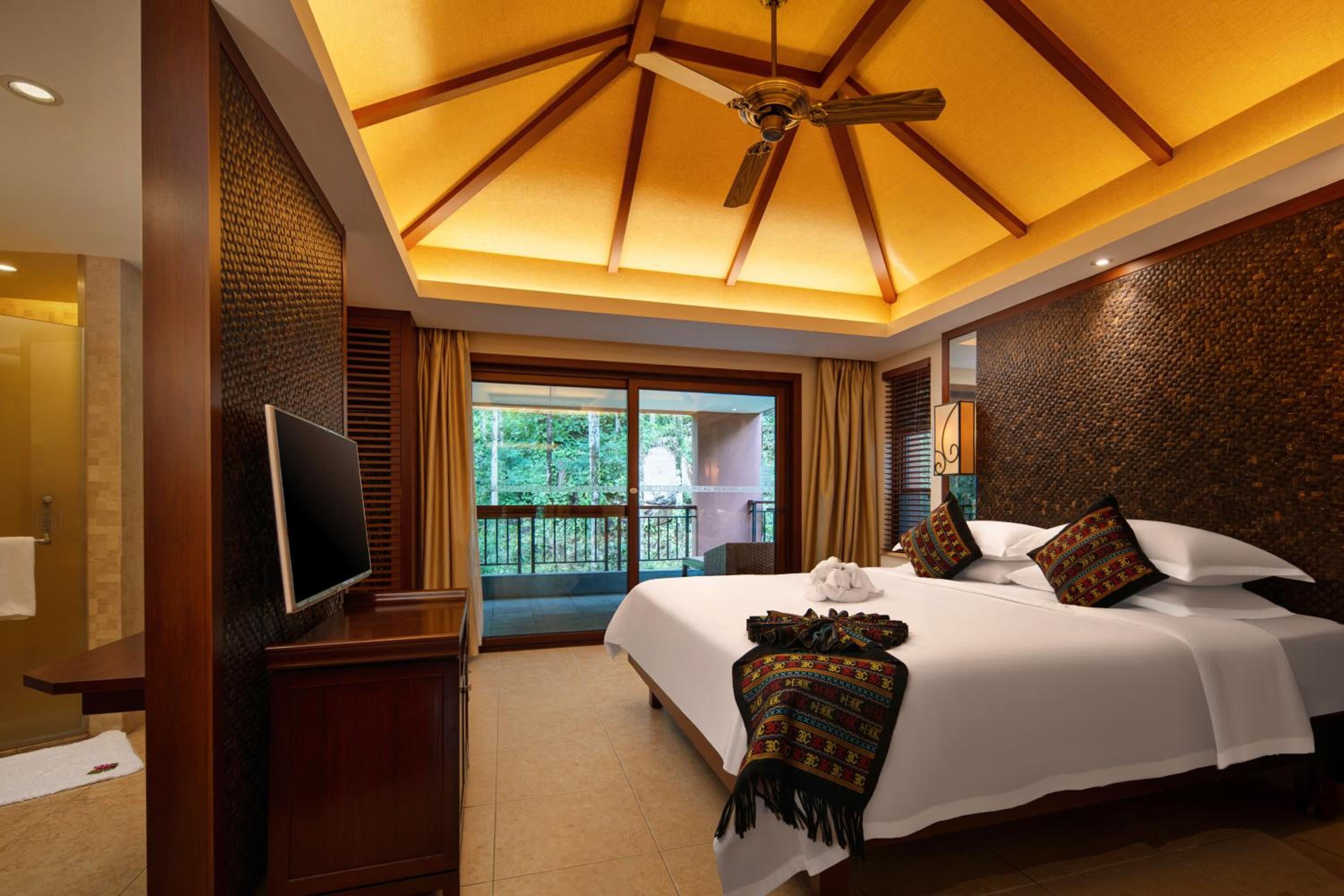 Deluxe Three-Bedroom Suite