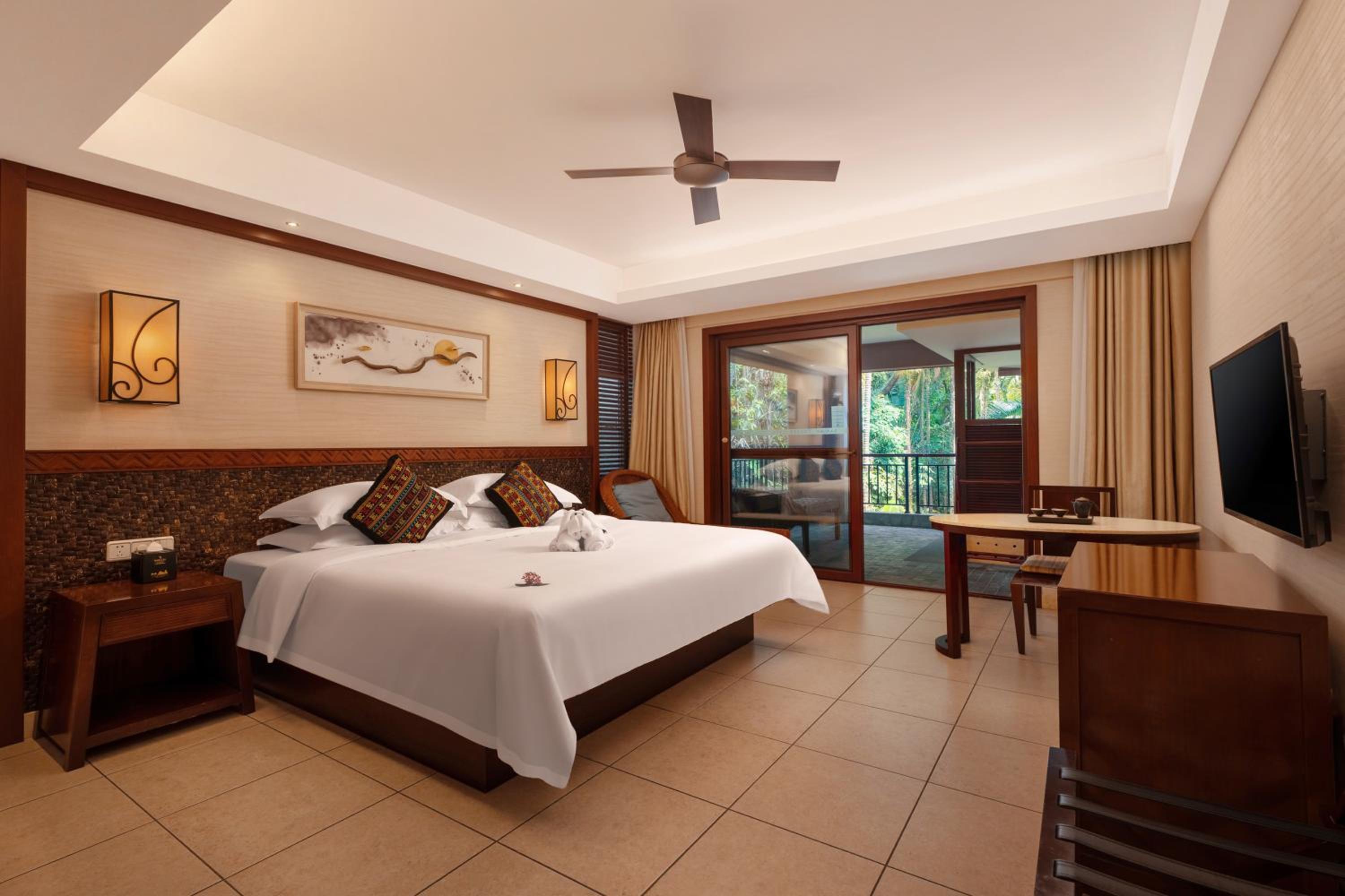 Queen Room with Balcony
