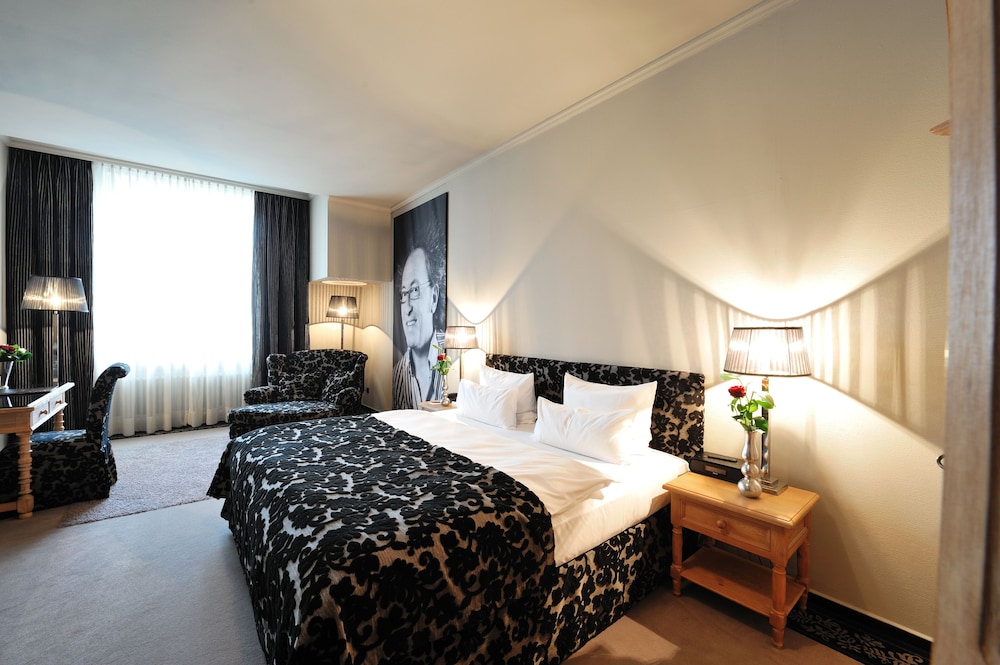 Deluxe Room - Photo 5