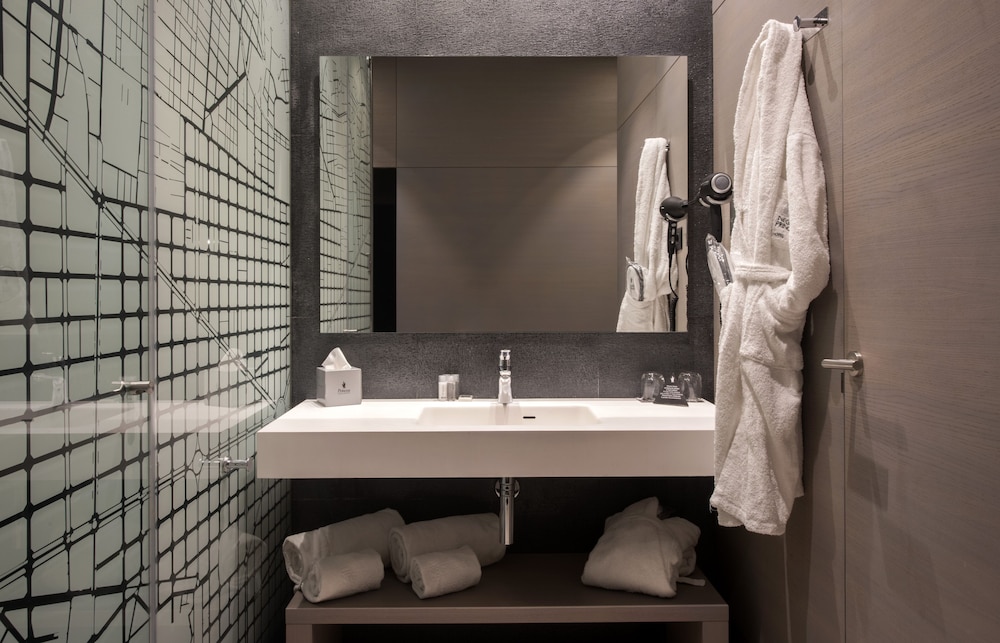 Superior Triple Room, City View