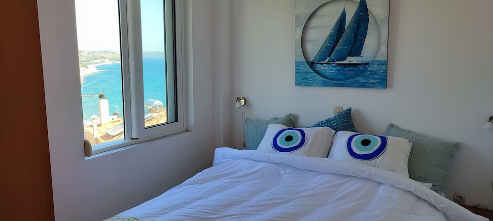 Comfort House, 2 Bedrooms, Sea View, Beachside
