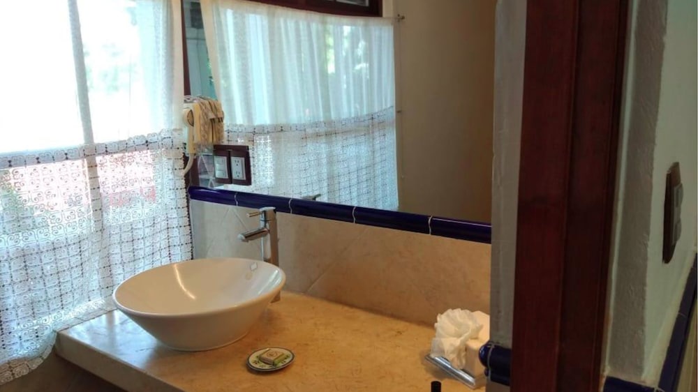 Deluxe Suite, 2 Queen Beds, Courtyard View photo 3