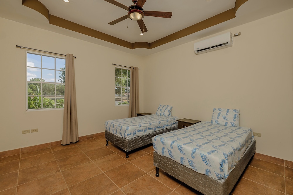 Deluxe House, 2 Bedrooms, Patio, Garden View photo 2