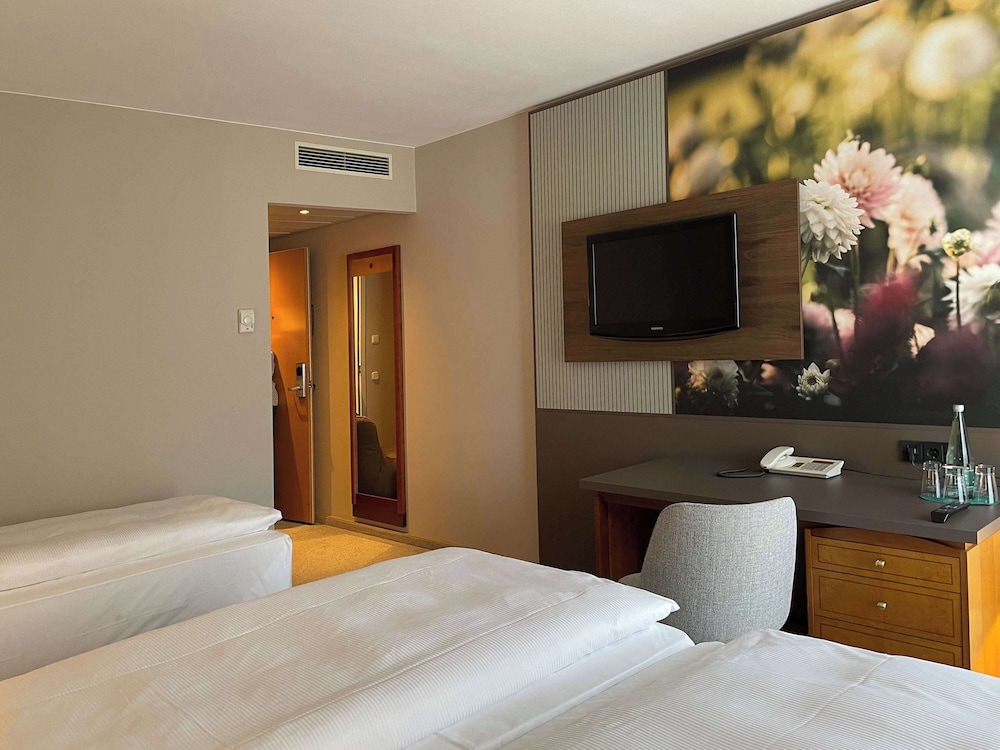 Standard Room, Multiple Beds - Photo 4