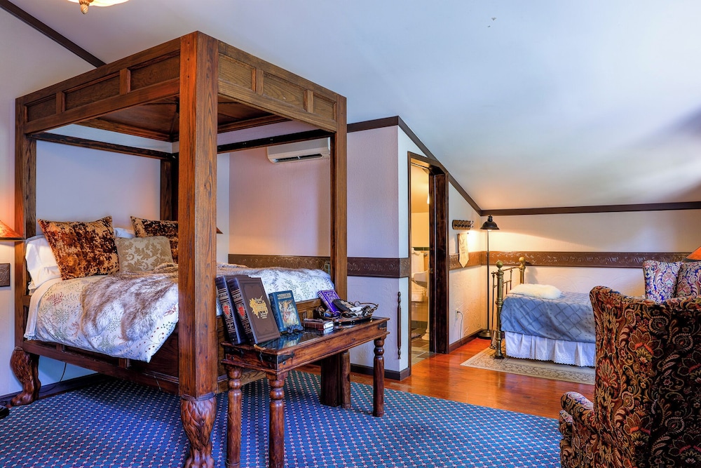 Room, Private Bathroom (Grand)