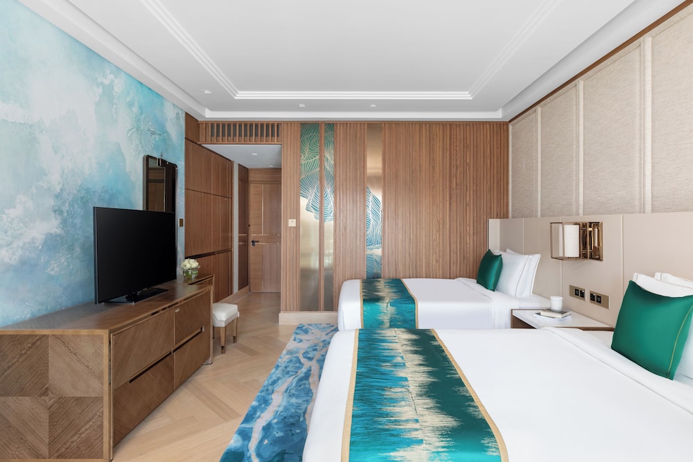 Luxury Sea View Room Twin Bed with Sofa Bed