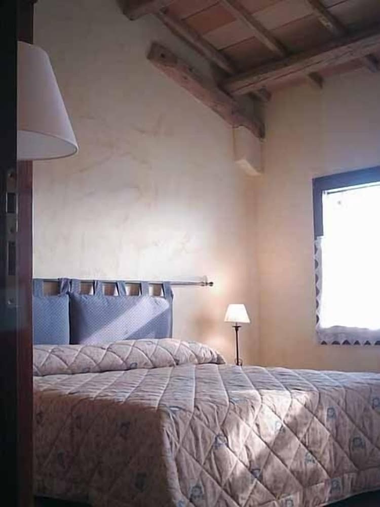 Basic Triple Room photo 1