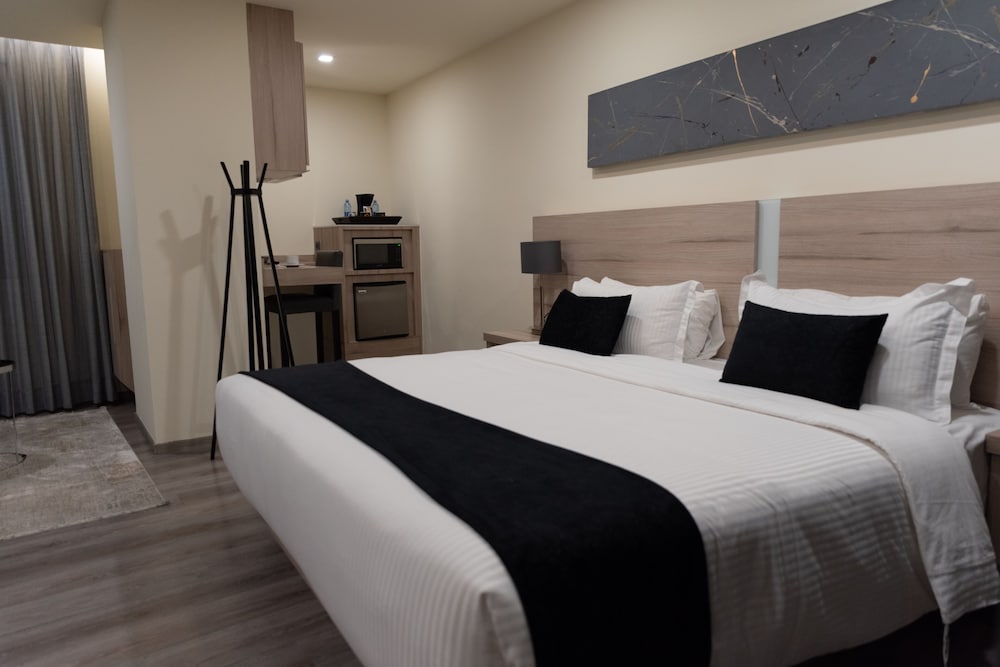 Standard Double Room, 2 Queen Beds photo 2