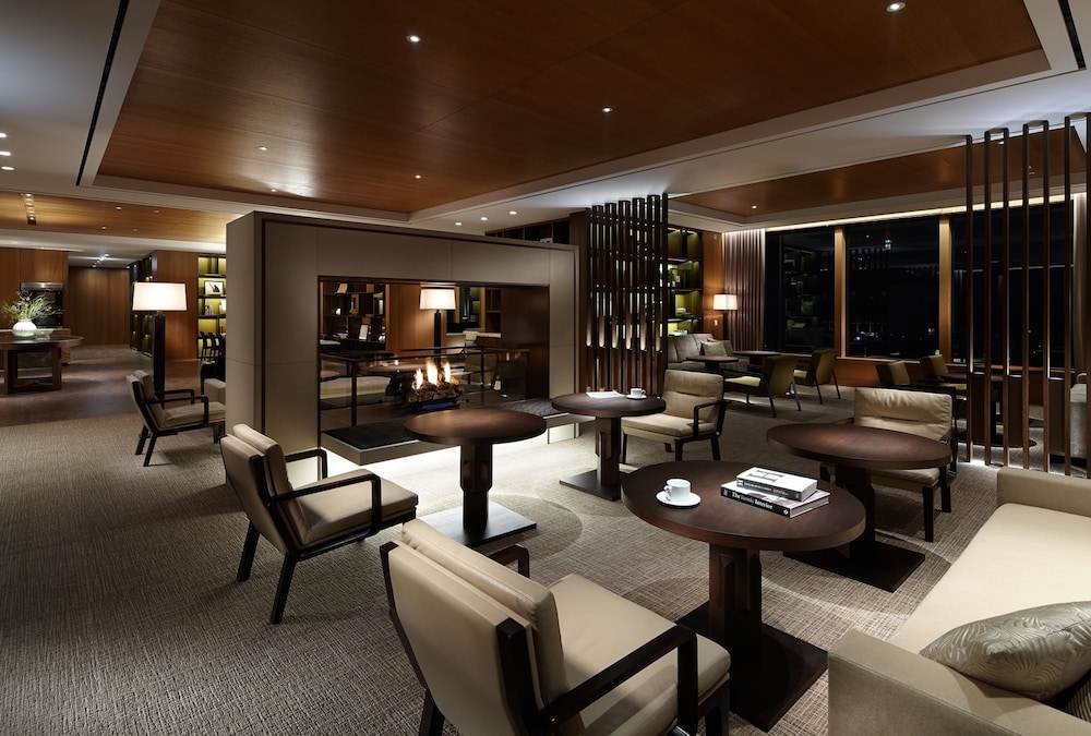 Deluxe Double Room (The Executive Lounge Access Included)