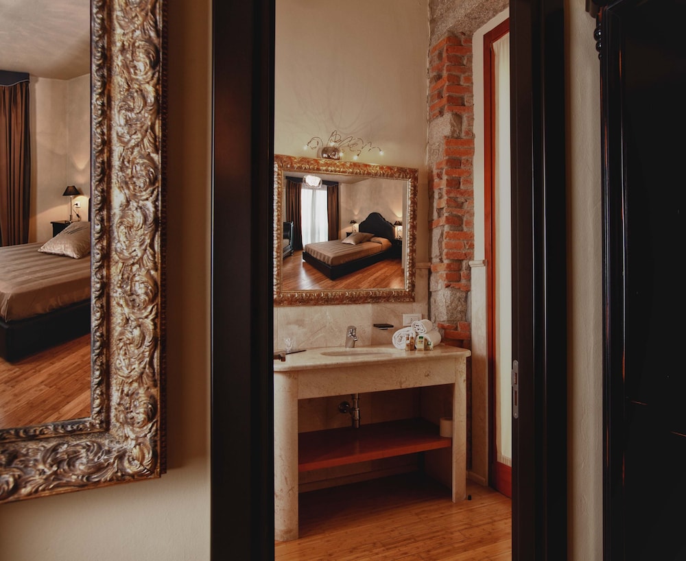 Junior Suite with Balcony photo 2