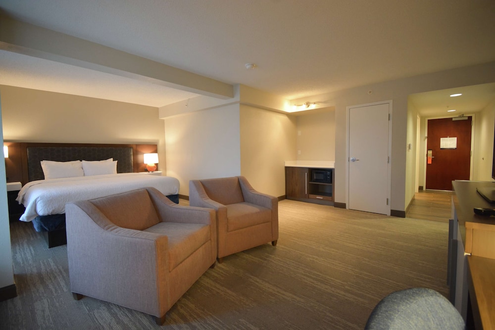 Suite, 1 King Bed, Non Smoking - Photo 2
