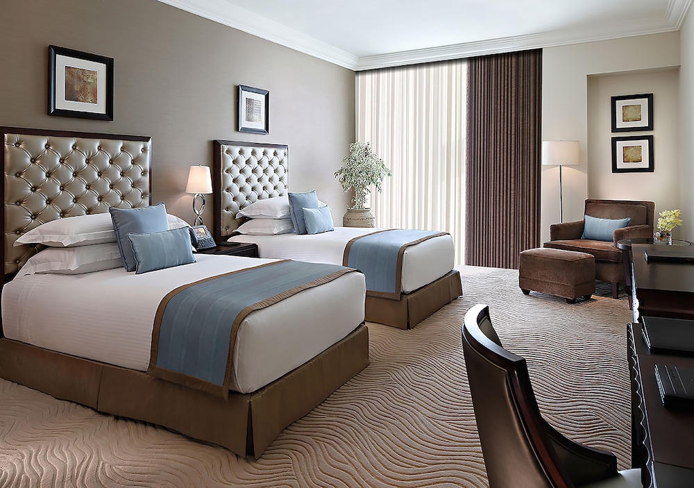 Fairmont, Twin Room, 2 Twin Beds, City View - Photo 1