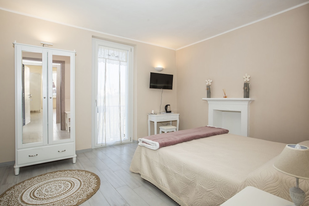 Superior Double Room - Photo 1