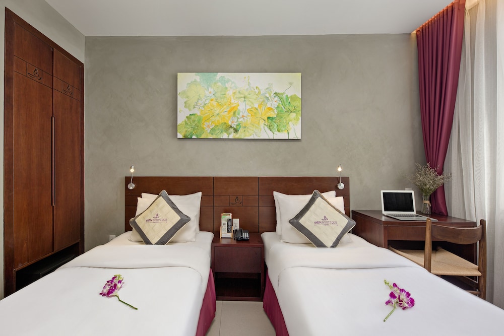 Deluxe Double or Twin Room, Private Bathroom, City View photo 3