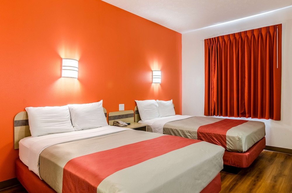 Standard Room, 2 Double Beds, Non Smoking - Photo 1