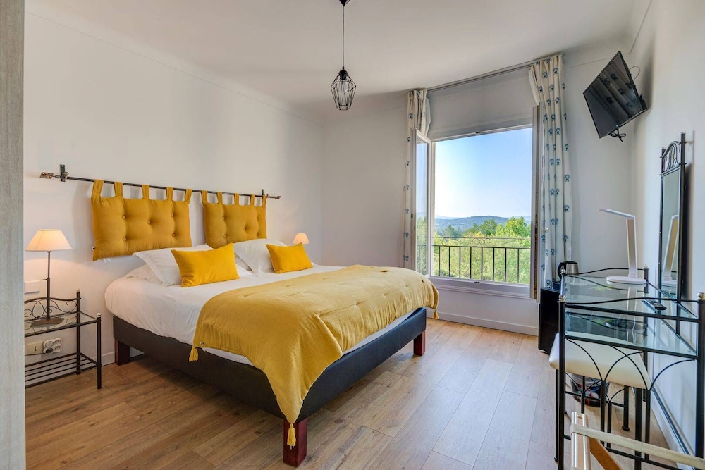 Panoramic Room