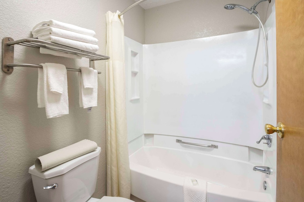 Suite, Multiple Beds, Smoking photo 1