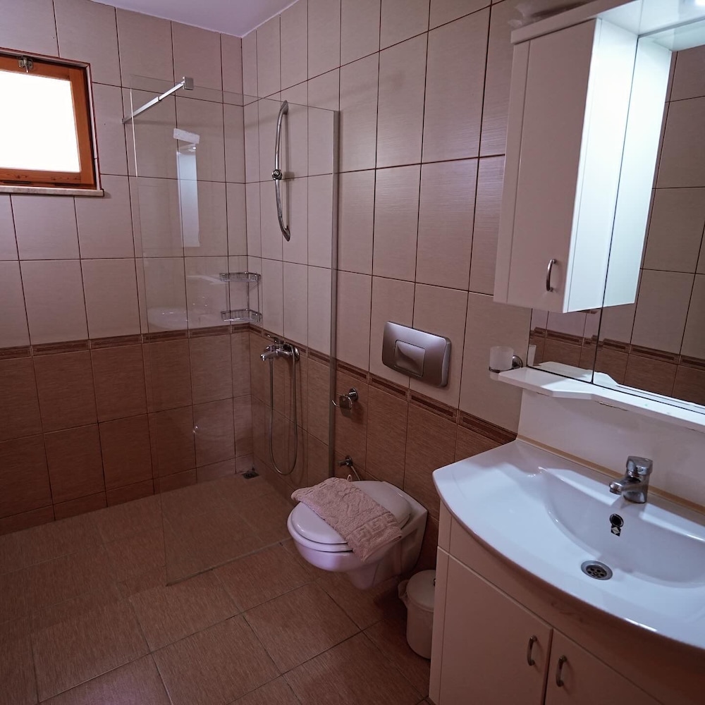 Bungalow, 2 Bedrooms photo 2