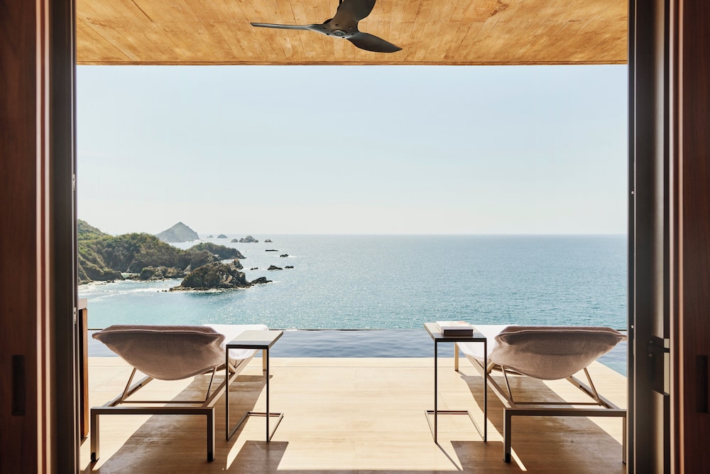 Panoramic Suite, 1 Bedroom (Cliffside, Infinity Pool) - Photo 4
