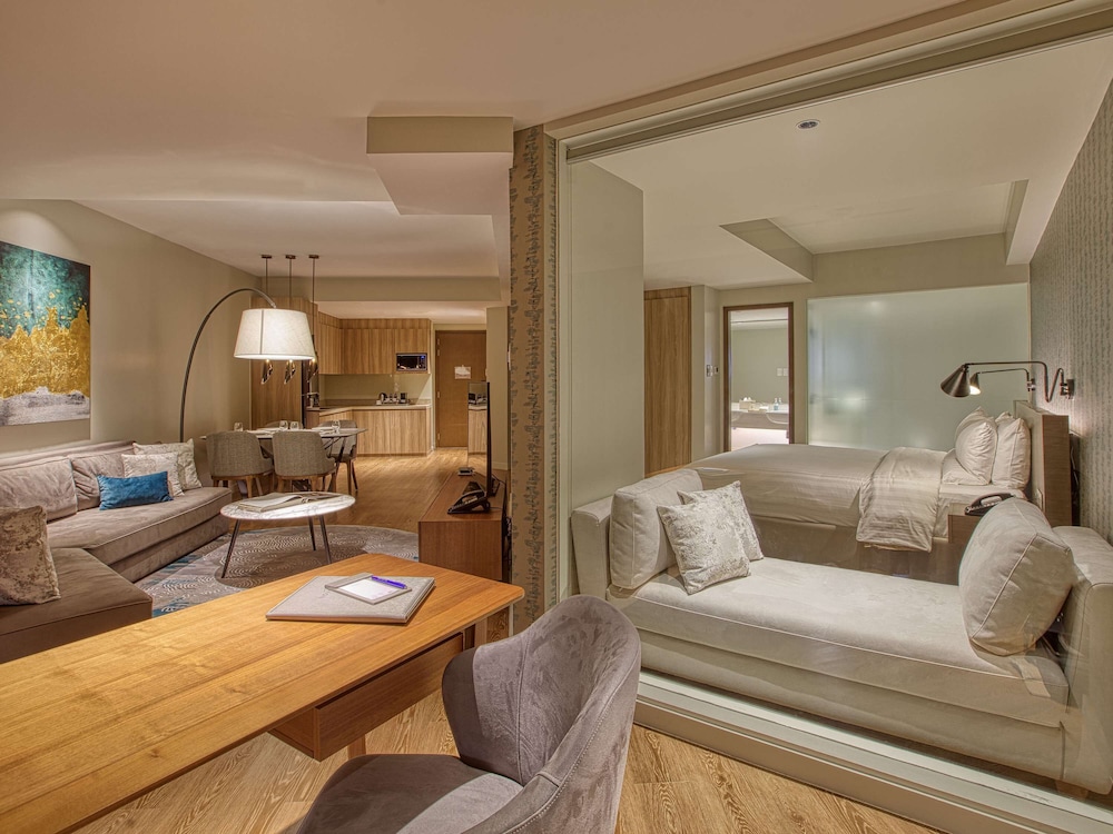 Superior Suite, 1 King Bed, Bathtub - Photo 1