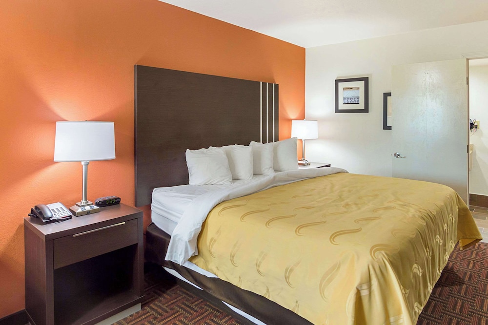 Standard Room, 1 King Bed, Non Smoking - Photo 12