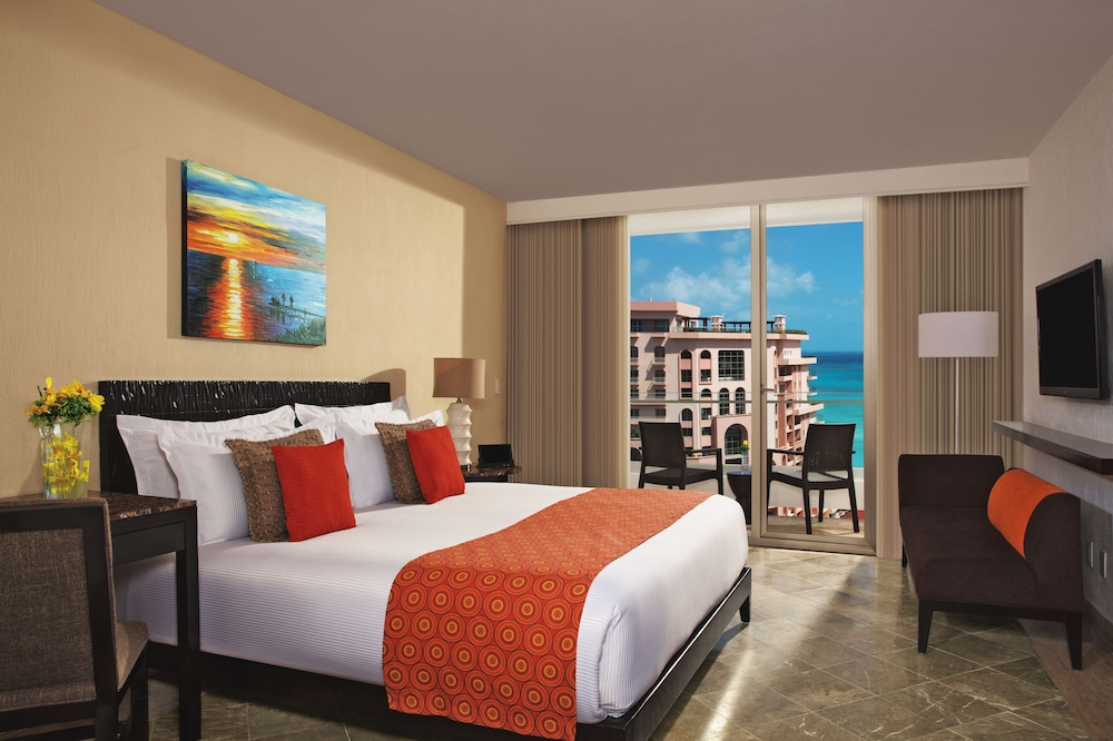 Standard Room, 1 King Bed, Partial Ocean View - Photo 1