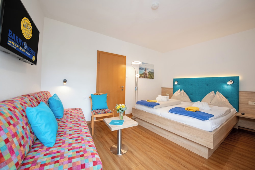 Comfort Apartment, 3 Bedrooms, Patio, Garden View photo 3