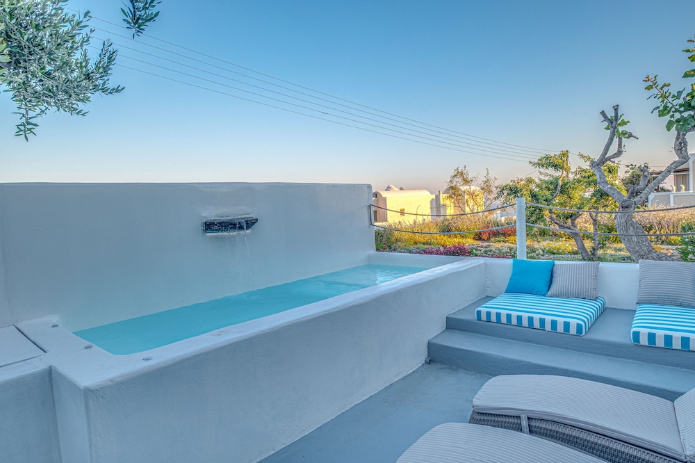Deluxe Suite, Hot Tub - Photo 10