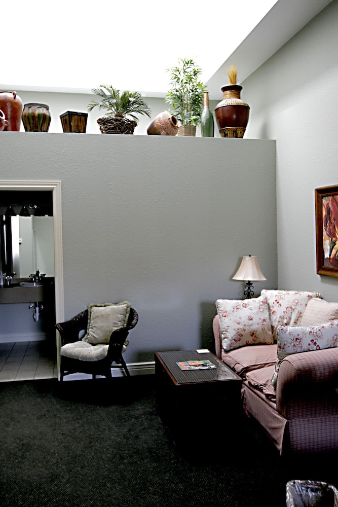 Standard Room, 2 Queen Beds photo 2