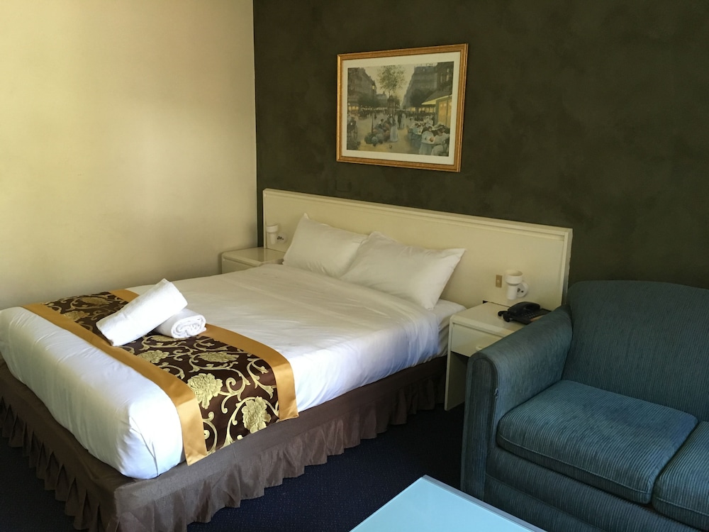 Pool View Room - Photo 2