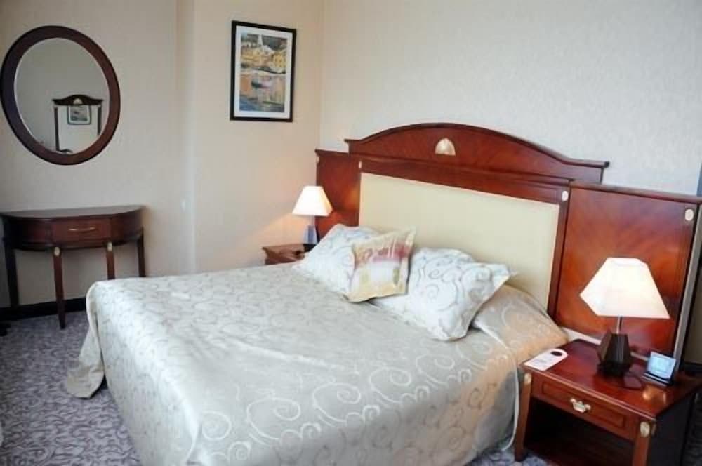 Suite, 1 King Bed, Sea View