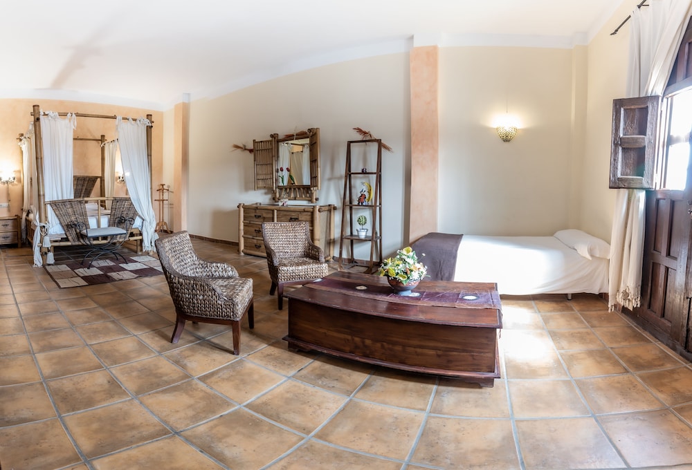 Deluxe Studio Suite - Photo 4