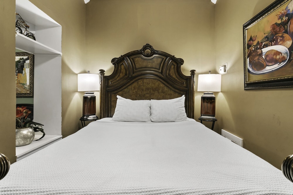 Comfort Room, 1 Queen Bed, Patio, Ground Floor