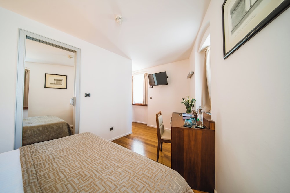 Standard Double Room (in Villa Dobric) photo 2