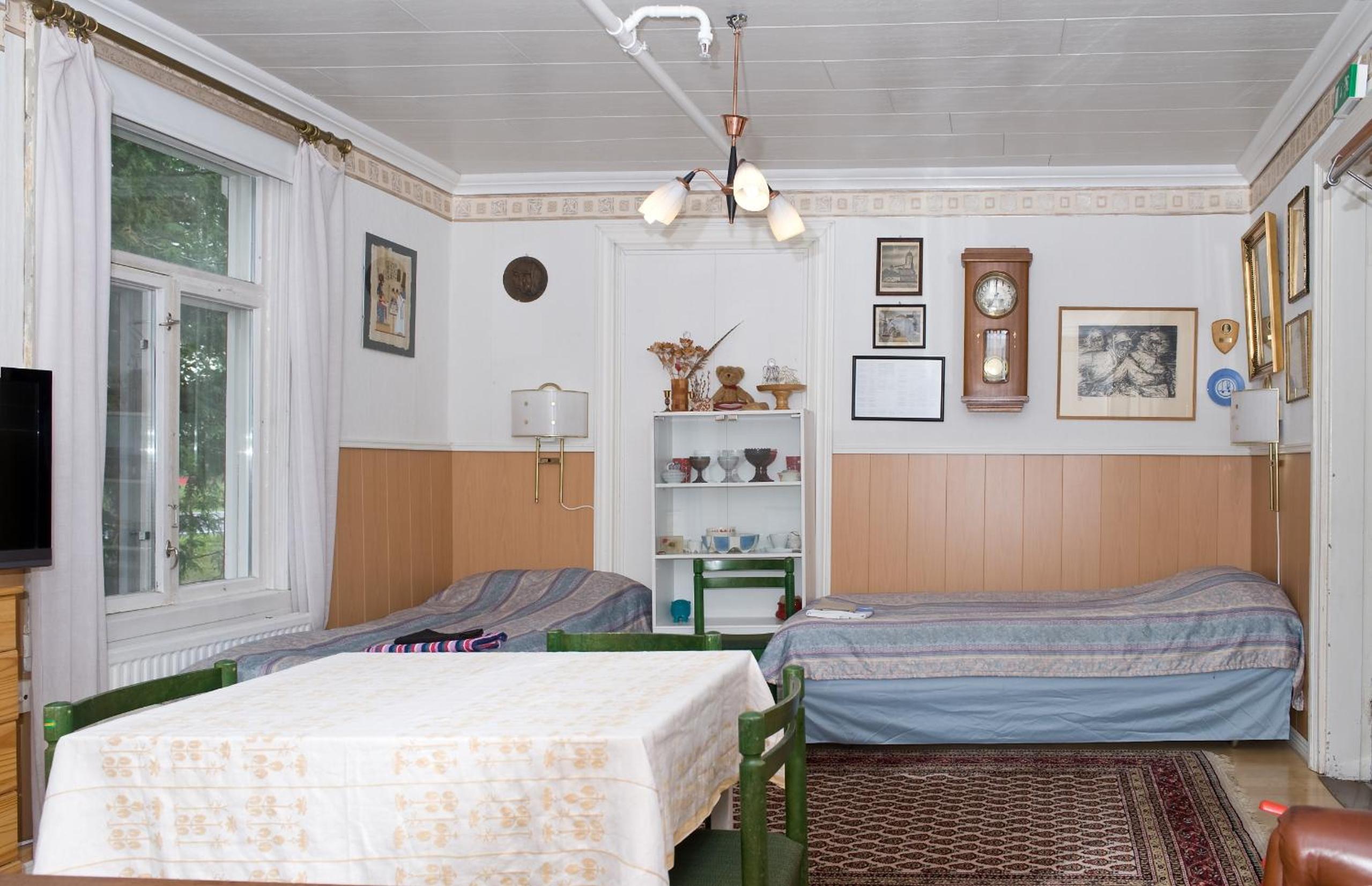 Quadruple Room with Shared Bathroom photo 2