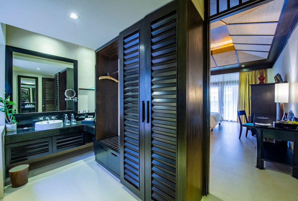 Deluxe Room, Sea View - Photo 21