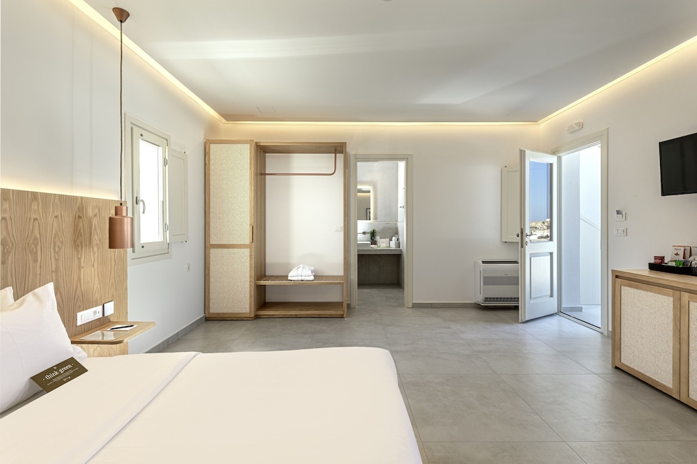 Suite (Aqua Pool) - Photo 1