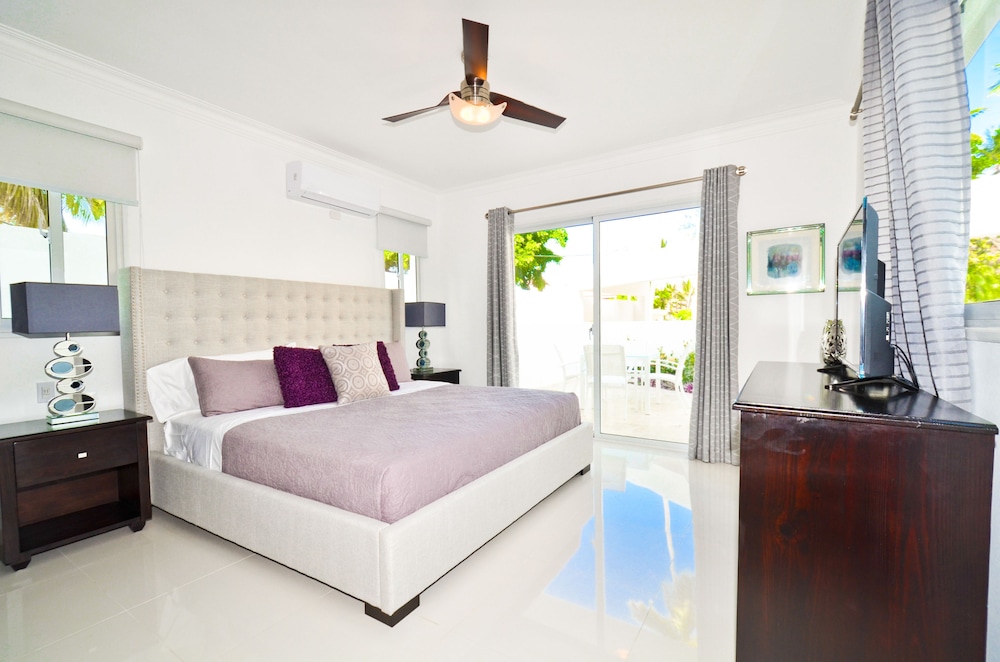 Luxury Condo, 2 Bedrooms, Terrace, Pool View photo 2