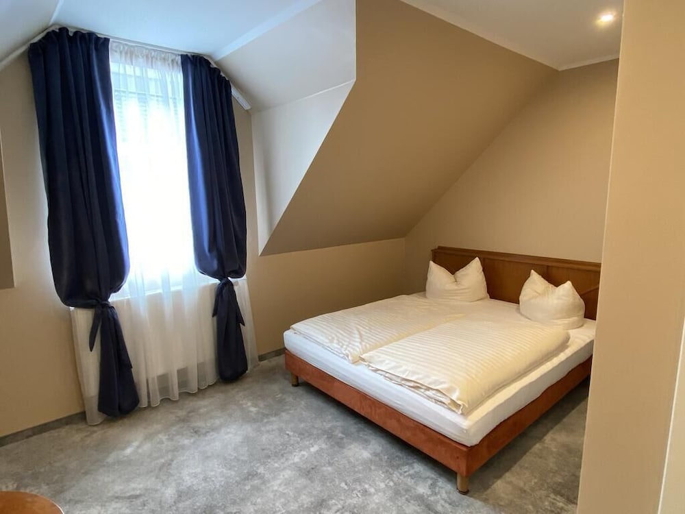 Basic Double or Twin Room photo 2