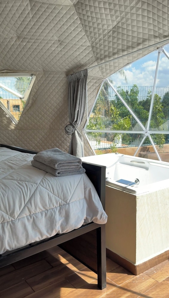 DELUXE DOME WITH JACUZZI VIEW OF THE DAM