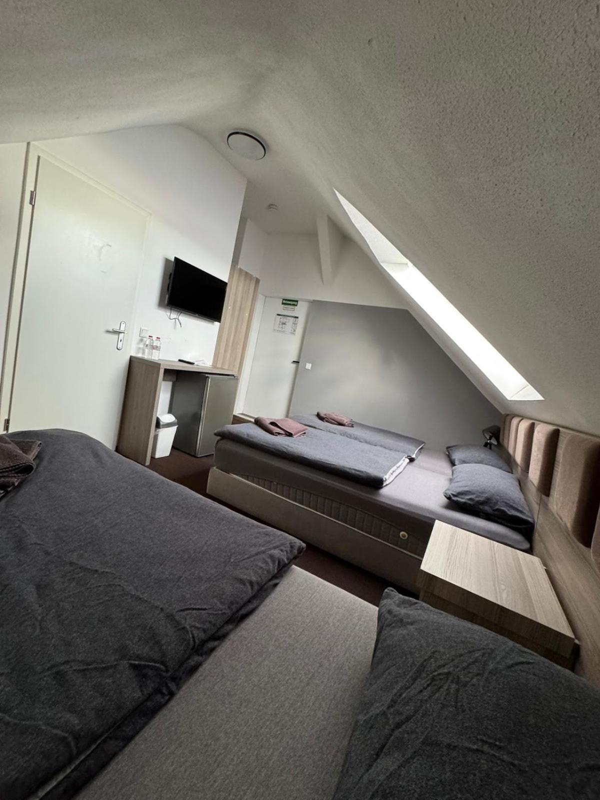 Mixed Dormitory Room photo 2