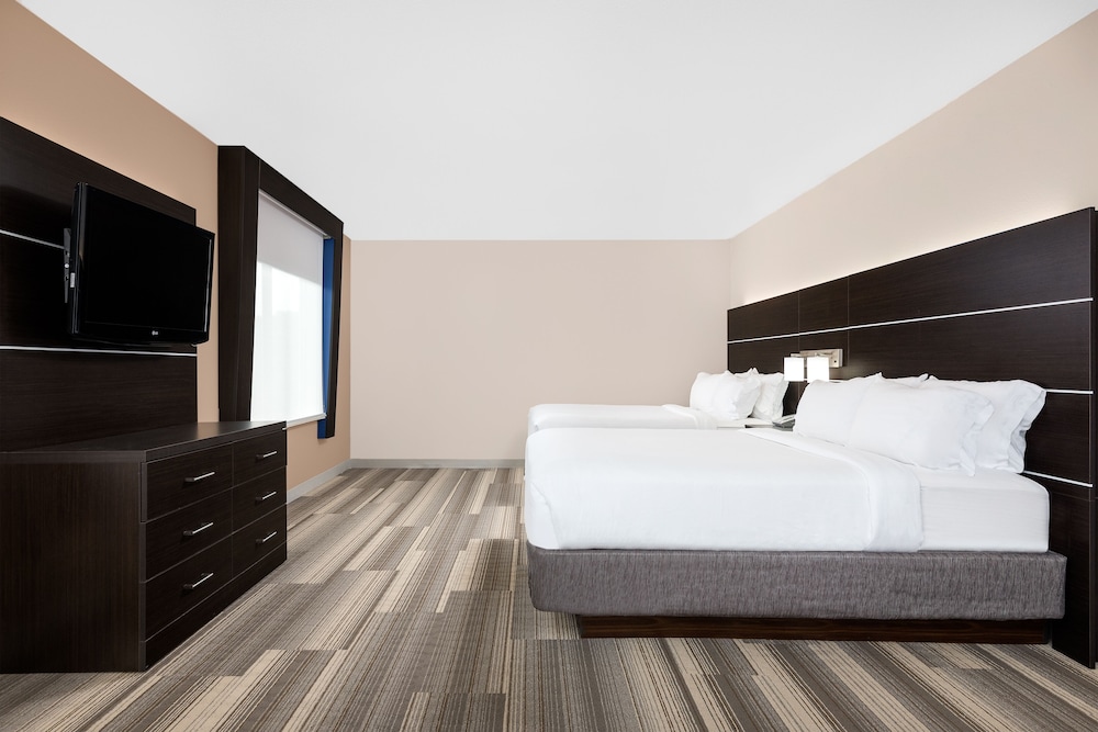 Suite, Multiple Beds - Photo 3