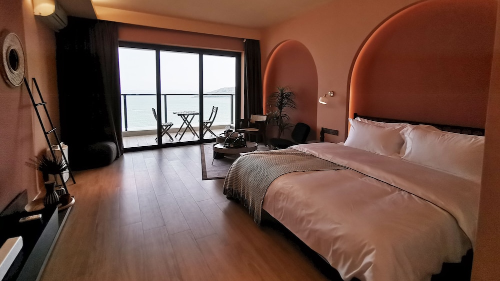 Design Double Room, 1 King Bed, Sea View photo 3