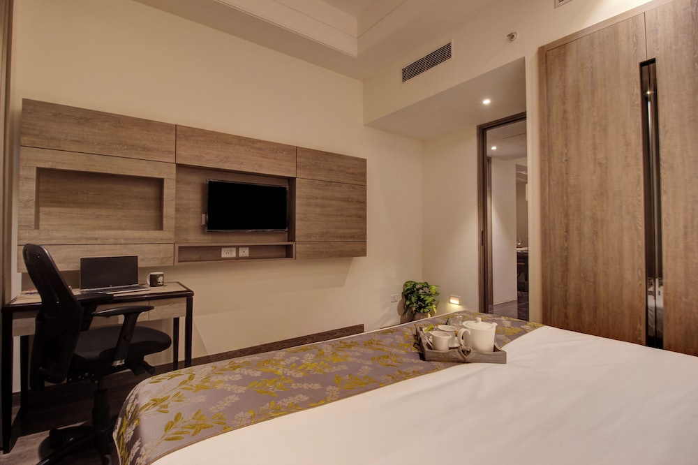 Premium Suite - Photo 11