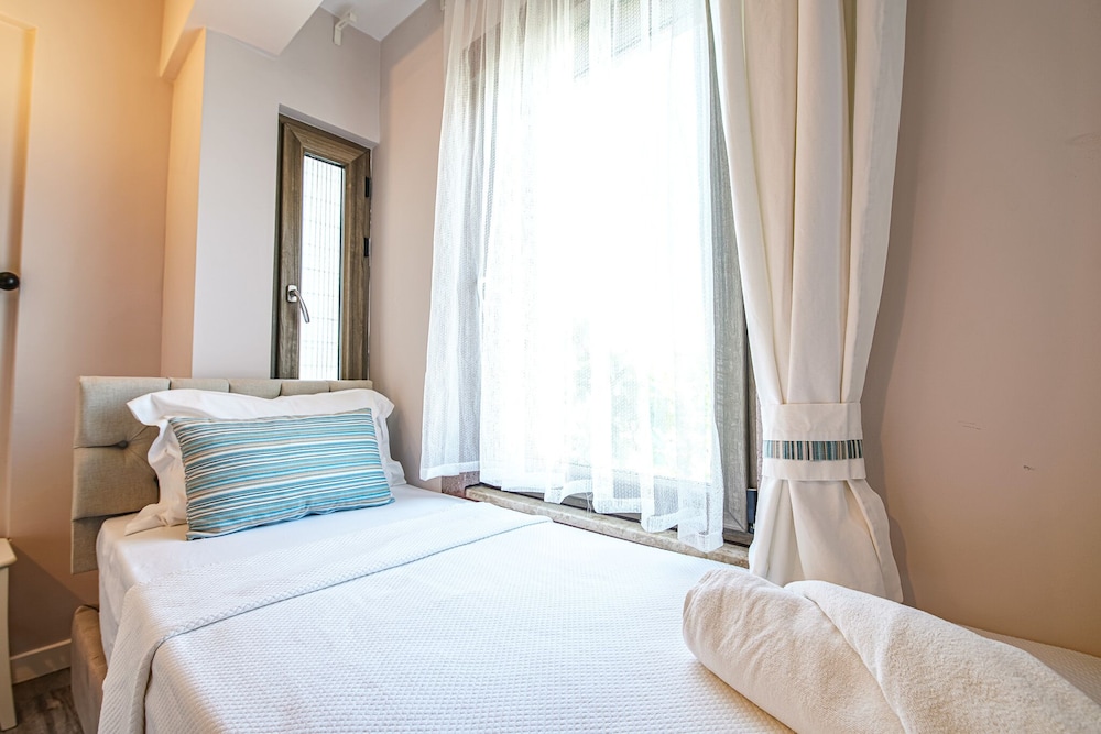 Deluxe Triple Room photo 3