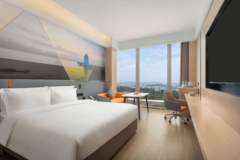Business Room, 1 King Bed, Non Smoking photo 1