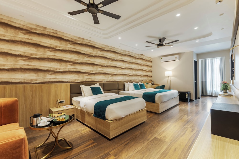 Suite, City View