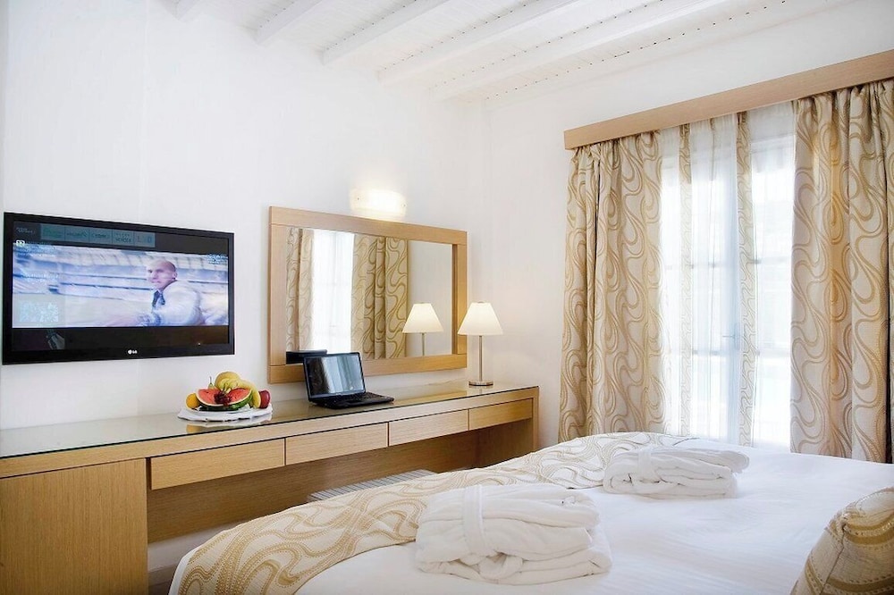 Premium Room, Pool View - Photo 2